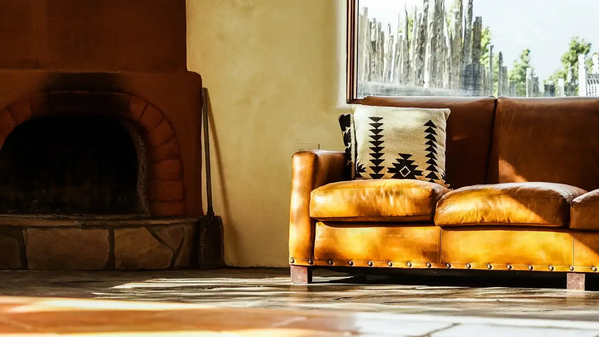 the hearth lounge at sthe stakeout taos ()